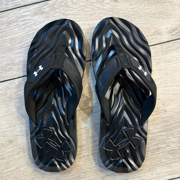 Under Armour Black Flip Flops - Picture 1 of 6